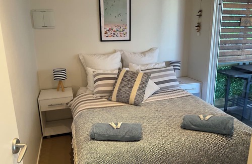 Apollo Bay Cabin | Modern bright seaside cabin in popular tourist park