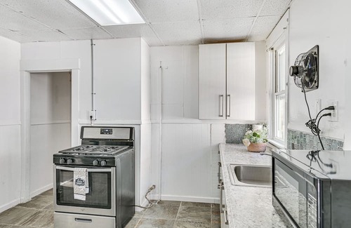 Rotterdam Apartment | Schenectady Vacation Rental ~ 18 Mi to Albany!