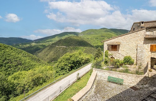 Vallo di Nera House | Holiday Home 'Il Tripode - Le Dimore Del Bordone' with Mountain View