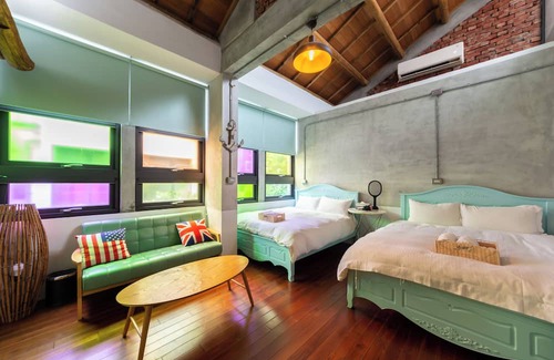 North District Bed & Breakfast | Shine tree house