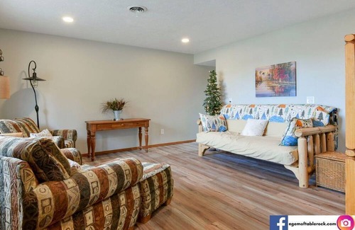 Shell Knob House | Walking distance to swim beach, boat launch, marina & restaurant! Space for 12!