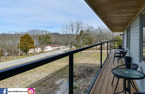 Shell Knob House | Walking distance to swim beach, boat launch, marina & restaurant! Space for 12!