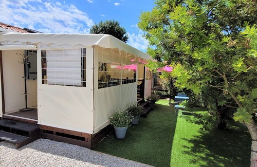 Saint-Pierre-d'Oleron Ski Chalet | Holiday home on the island of Oléron in a residential park with heated swimming
