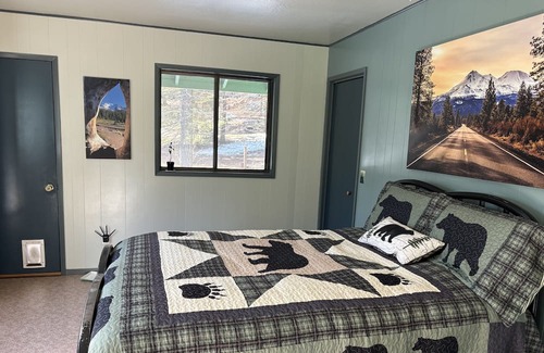Weed House | Cozy one bedroom home in the woods 5 miles from the town of Mount Shasta.