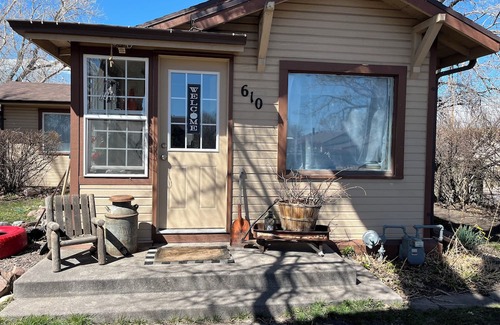 Cheyenne House | Quaint and cozy historic railroad house