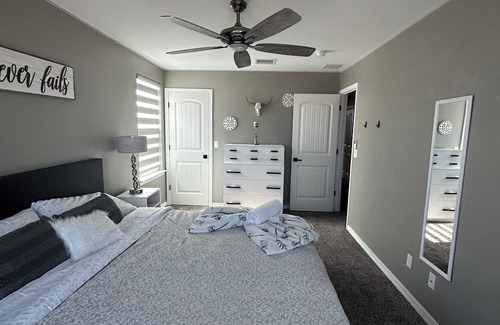 Biggs Field House | 6 Bedroom Desert Gateway House w/heated swimming pool