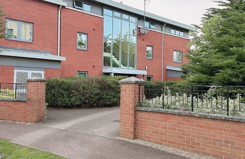 Cambourne Apartment | 2 Bed Apartment - short and long term stay Balcony & Lakeview