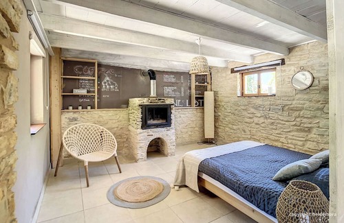 Frayssinet-le-Gelat House | Bienvenue au Gîte Capucine Pour 2 Personnes. Animaux de Compagnie Acceptés !