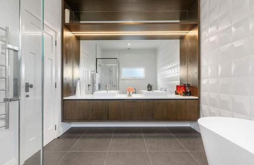 Auckland House | Executive Residence with Spa! Long Stays Welcome