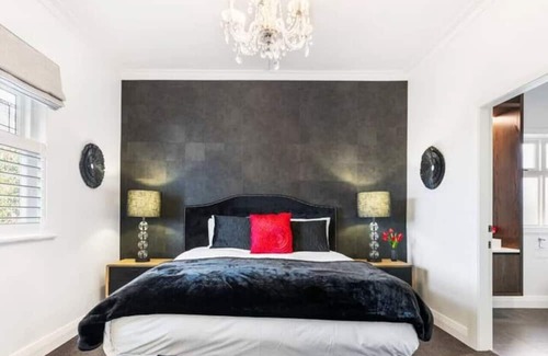Auckland House | Executive Residence with Spa! Long Stays Welcome