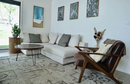 Roselawn Finance Apartment | Coastal Modern Oasis in Cincy