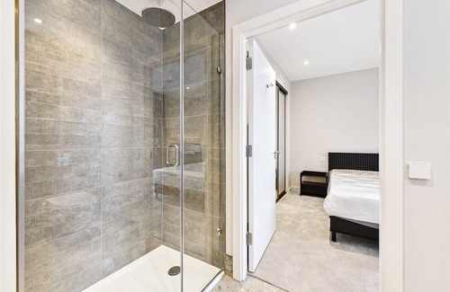 Tachbrook Apartment | 2 Bed serviced apartment w/pool and gym