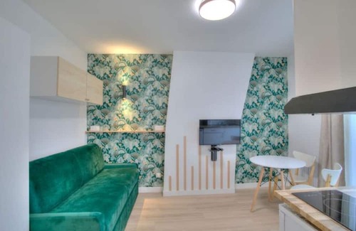 Quartier de la Goutte-d'Or Apartment | Élégance et Confort au Cœur du 18e