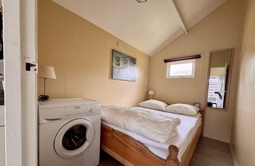 Tzummarum Cabin | Charming Holiday Home Maridu Wadden Cabin in the Heart of Friesland