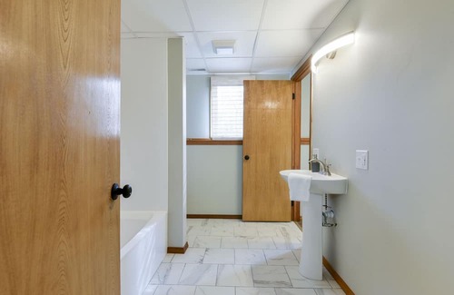 Shell Knob House | Walking distance to swim beach, boat launch, marina & restaurant! Space for 9!