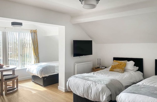 Blackwood Cottage | Discover The Highmead; Where urban excitement meets rural serenity in picturesque Blackwood, just mo