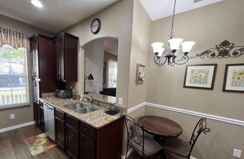Windermere House | Windermere Two Bedroom Updated Townhouse Water View,Close to Disney, A+ Location