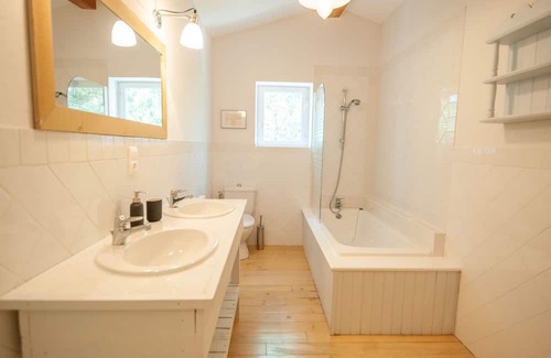 Montreal Villa | Luxury house with pool close to the airport