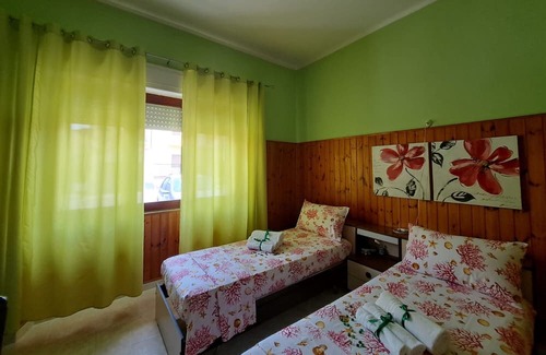 San Giovanni Suergiu House | Holiday Home 'Da Zia Giovanna' with Private Terrace and Wi-Fi