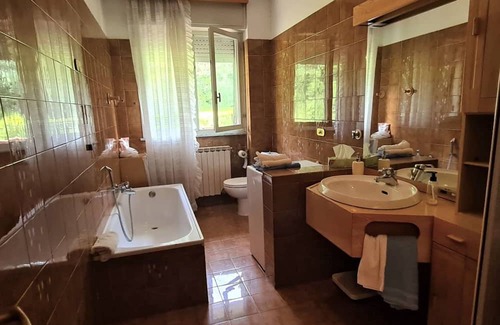Maglietola Apartment | Apartment in Monzone with 2 bedrooms sleeps 5