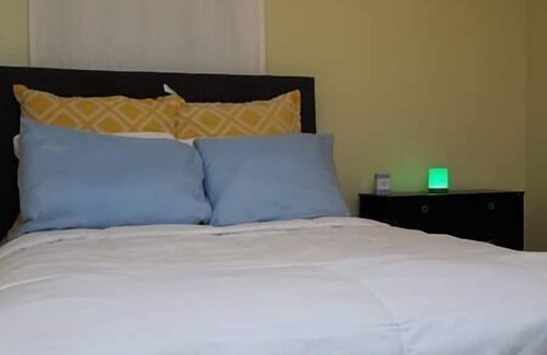 Sunrise Acres House | Comfy Duplex Home | Luxe Modern Family Friendly