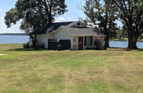 Yantis House | Bass and Crappie Haven. 2-bedroom house on famous Lake Fork.
