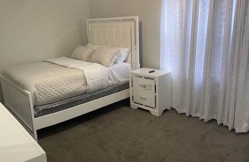 Lower Vailsburg Apartment | BFL Cozy Entire 3 Bedroom & 2 Bathroom