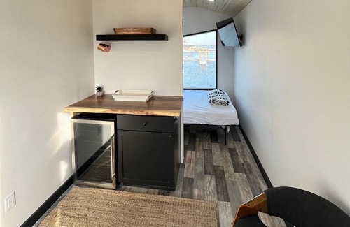 Sandusky Boat Rental | Lux Houseboat #3 at SoLSTAY