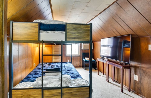 Bergenfield House | Charming Bergenfield Retreat: 16 Mi to Manhattan!