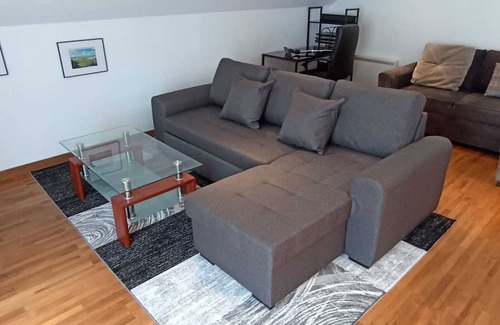 Port District House | Spacious house with swimming pool close to the beach