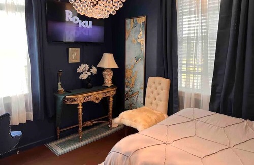 Sebastian Cottage | Charming Cottage 2/1 + Art Gallery Across from Waterfront + Hirams Resort