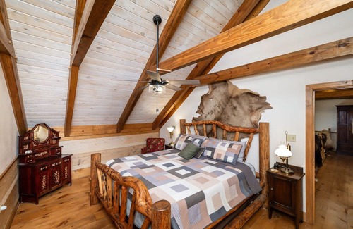 Brevard Cabin | Peaceful, cozy, & private cabin w/streams, waterfalls, & Wi-Fi! Pets OK!