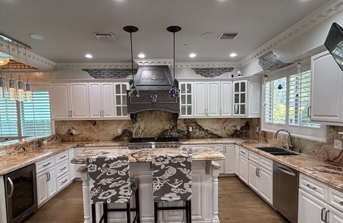 Burbank House | Charming 4-bedroom Entire House with swimming pool WiFi in welcoming Burbank