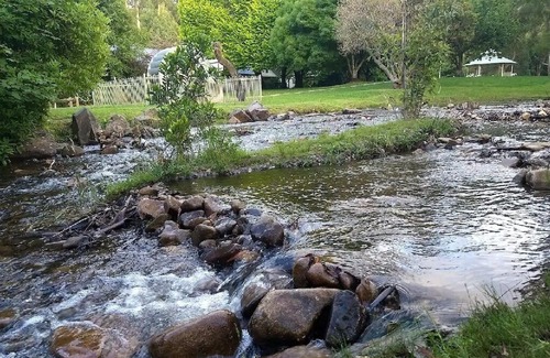 Marysville Cottage | Marysville town Barton Split AC-Smar tv-WIFI Wood htr. BYO linen clean as you go