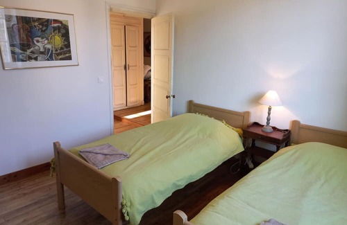 Moussac House | Holiday Home 'Gîte La Génevrie' with Private Garden