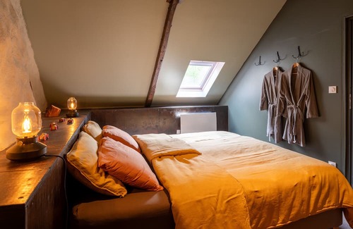 Locmalo House | Holiday Home 'La Grande Maison' with Shared Terrace and Wi-Fi