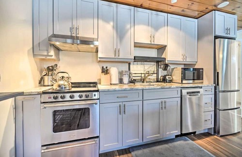 Richmond Cottage | Charming 2-bedroom cottage with WiFi, AC in lovely Richmond