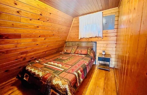 Howard Cabin | Cozy Cabin with Arkansas River View, No Pet Fee
