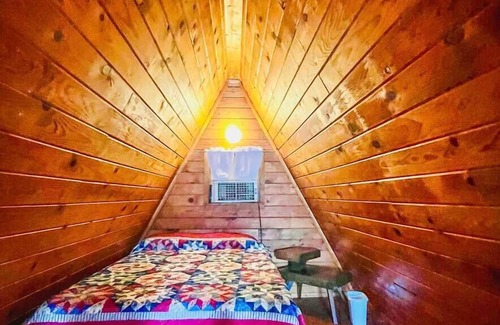 Howard Cabin | Cozy Cabin with Arkansas River View, No Pet Fee