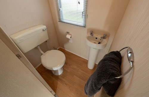 Winestead Ski Chalet | Inviting 3-Bed Caravan on Sand Le Mere, Tunstall