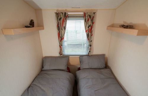 Winestead Ski Chalet | Inviting 3-Bed Caravan on Sand Le Mere, Tunstall