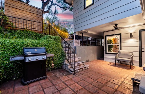 Dawson House | Oakshade Oasis – Immaculate 4 BDR w/Private Pool! Walk to S. Congress & Lamar