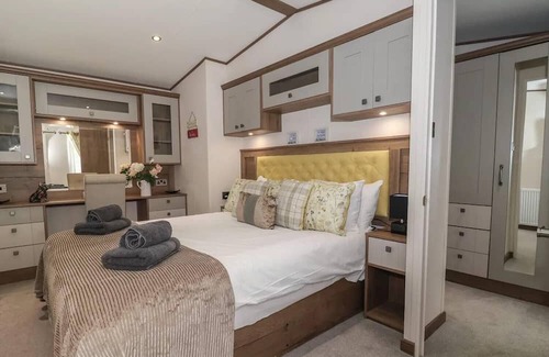 Cayton Bay Cabin | Whispering Willows 2-Bed Lodge in Scarborough