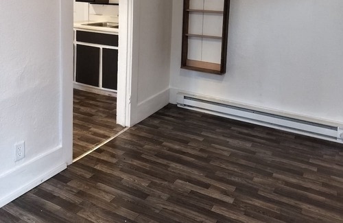 Conneaut Apartment | Quite residential building with roof access for the eclipse. close to lake Erie