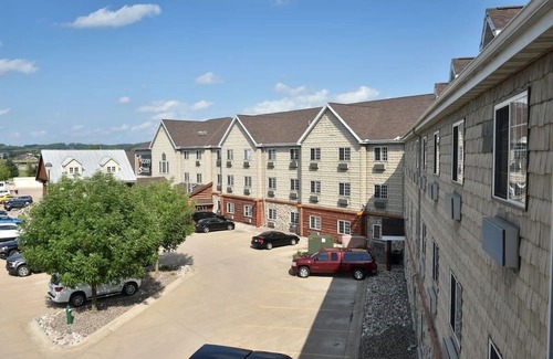 Onalaska House | Dry Bar, Living Area, Theme Suite, Stoney Creek Onalaska | 4 Units