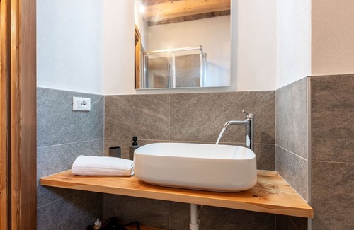 Prali Apartment | Beautiful apartment for 6 guests with WIFI, TV, balcony and parking
