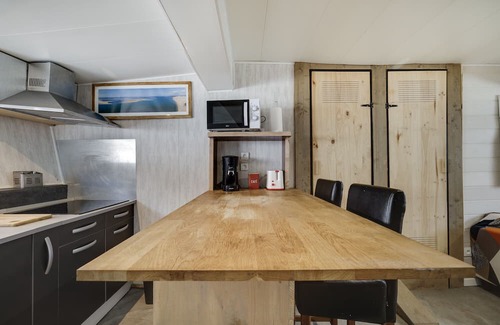 Bassins a Flot Boat Rental | Boat 'Péniche Destinée' with Balcony, Wi-Fi and Air Conditioning