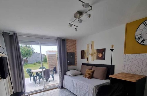 Medis Apartment | Homerez - Apartement 4 km away from the beach for 2 ppl. with garden at Médis