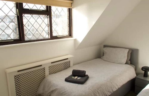 Westcliff-on-Sea House | House In Chalkwell (Southend) Amazing Sea Views