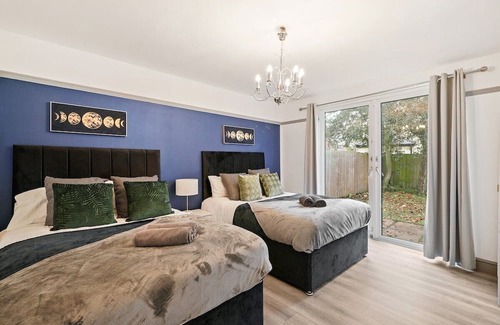Forest Fields House | Stylish 4 Bed House in Nottingham - sleeps 15